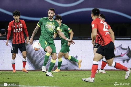 ميلانوإنترفيدوريالأبطالصراعالعمالقةالإيطاليعلىالساحةالأوروبية